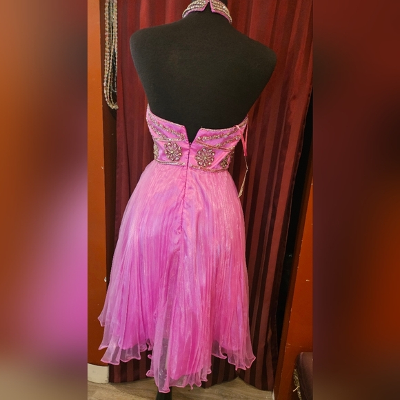 Womens pleated halter dress - Picture 9 of 11